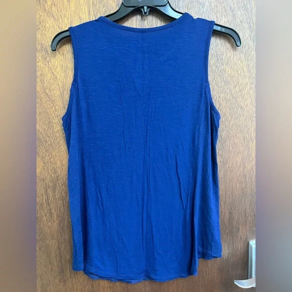 St. Johns Bay Sleeveless Tank Top Navy Blue Embroidered Front Womens Large NEW - Picture 2 of 3